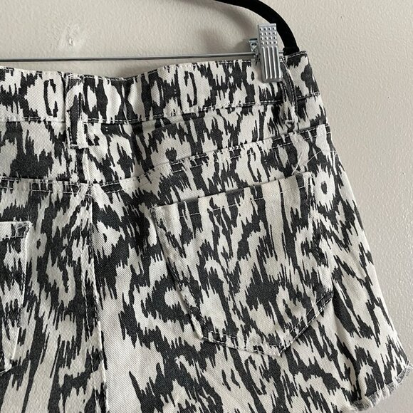 Dollhouse Women 12 Black White Aztec Printed Denim High Rise Cutoff Jean Shorts - Picture 6 of 9